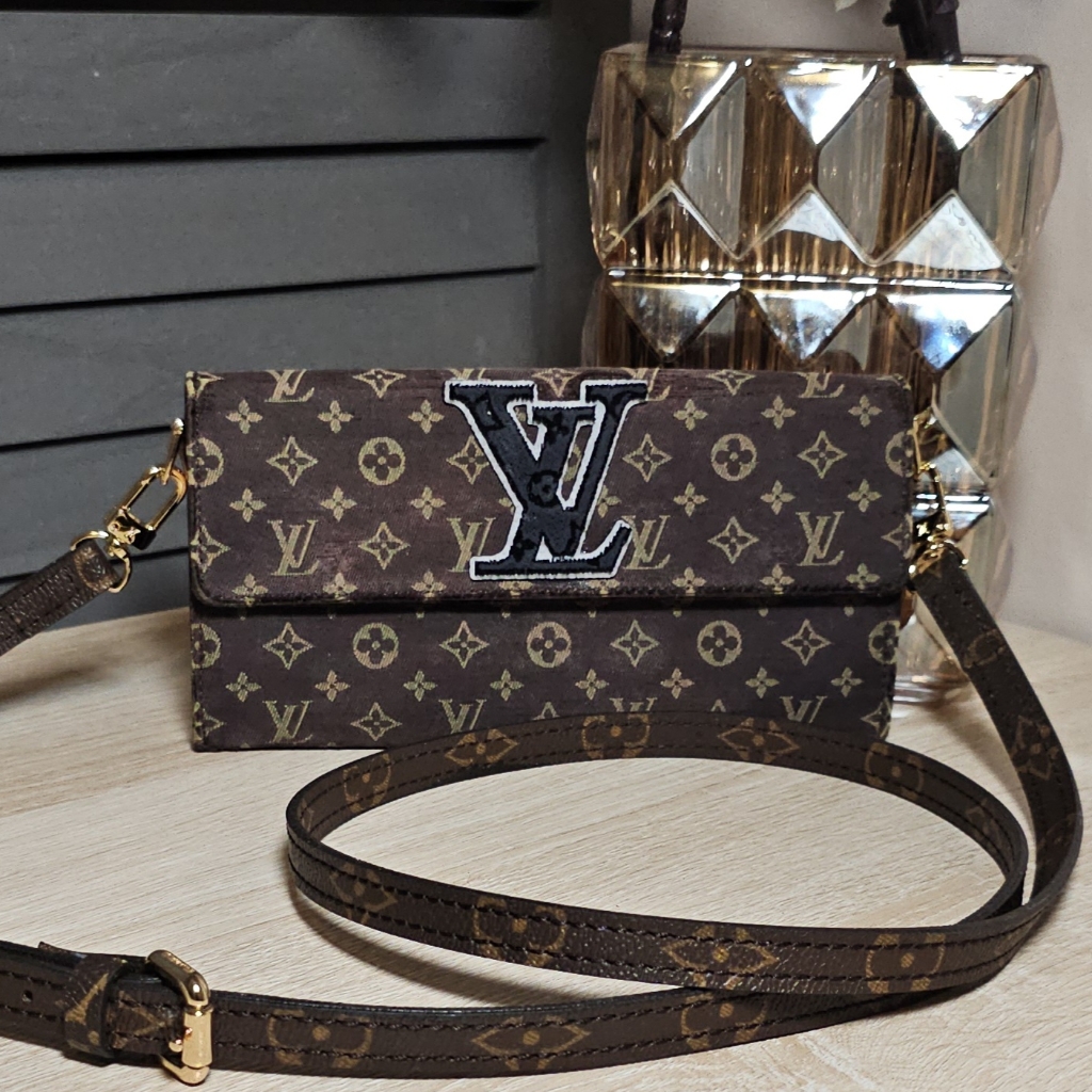 Authentic Louis Vuitton Monogram Mini Lin Sarah Wallet Crossbody